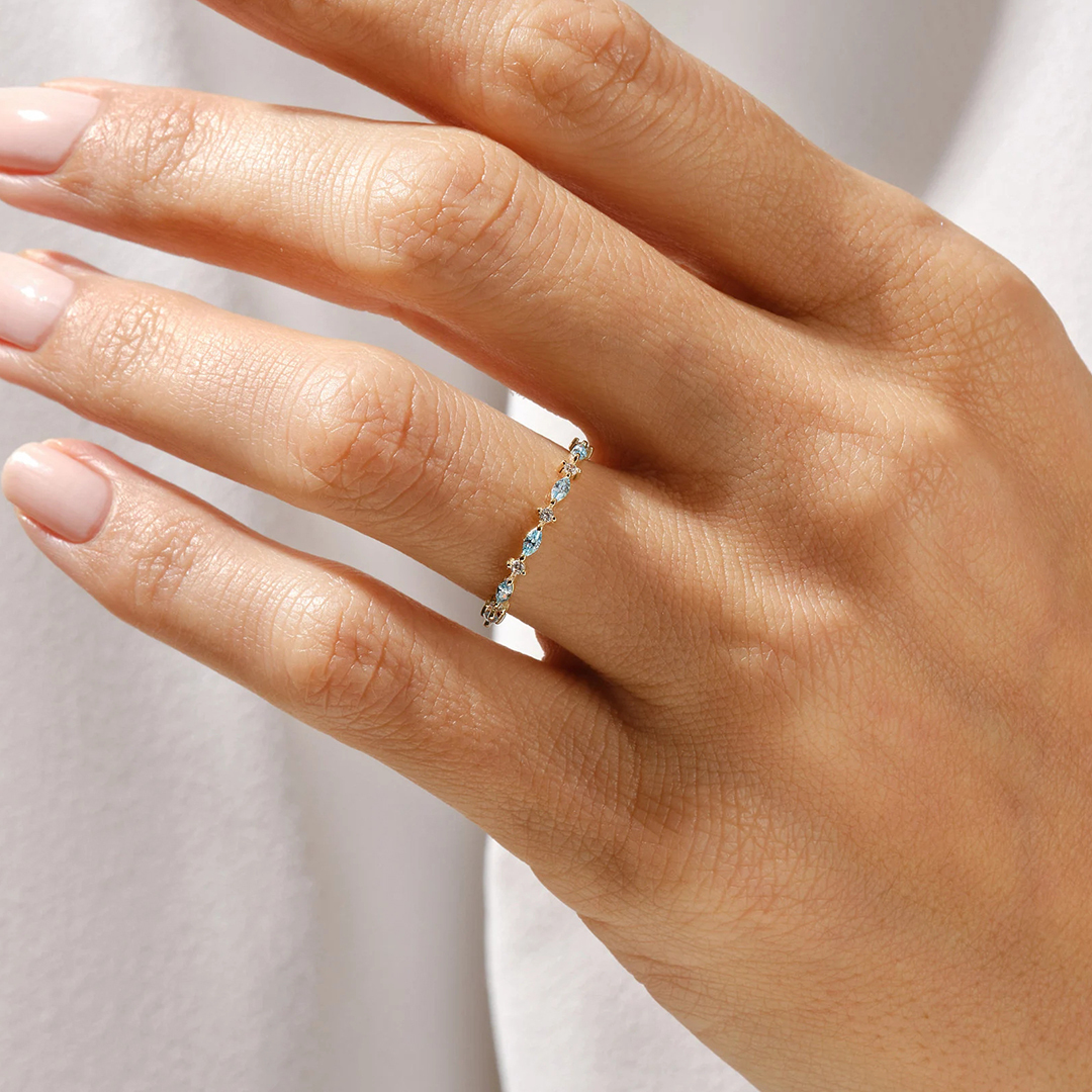 愛を刻む、あなただけのネームネックレス