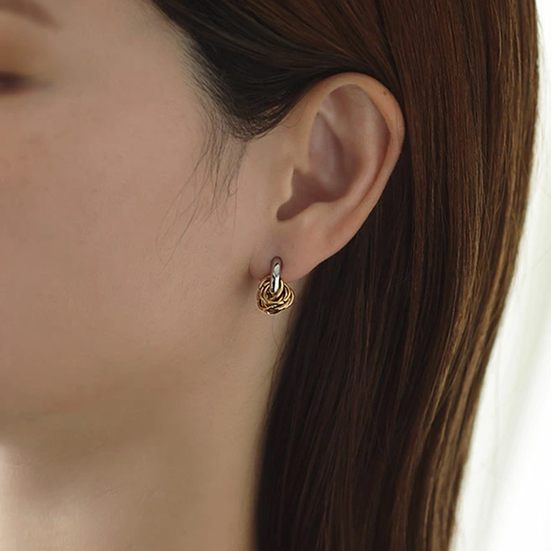 「ツートーン・ノット」スタッドピアス