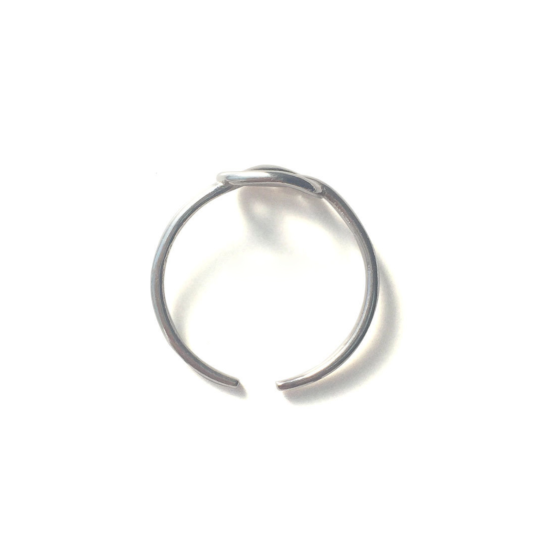 小さな運命を結ぶ絆のリング