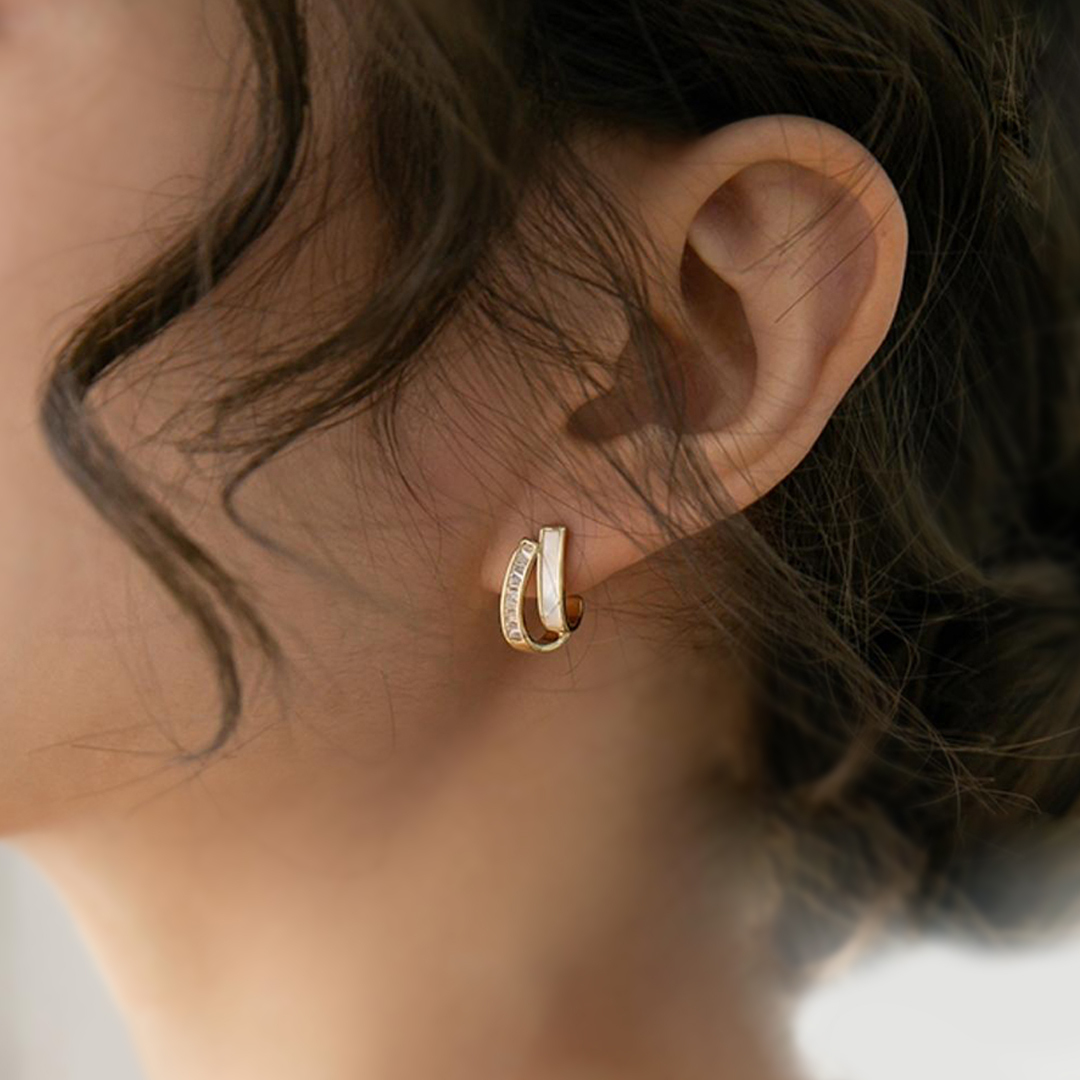 恋人の小さなツイストの交差点ピアス