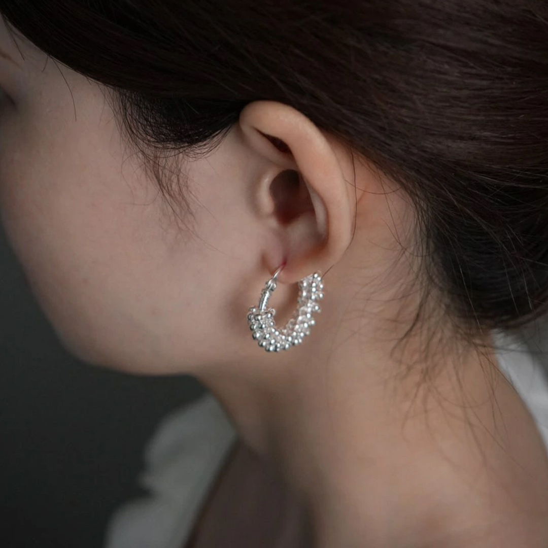 親友の小さなビーズの輪ピアス