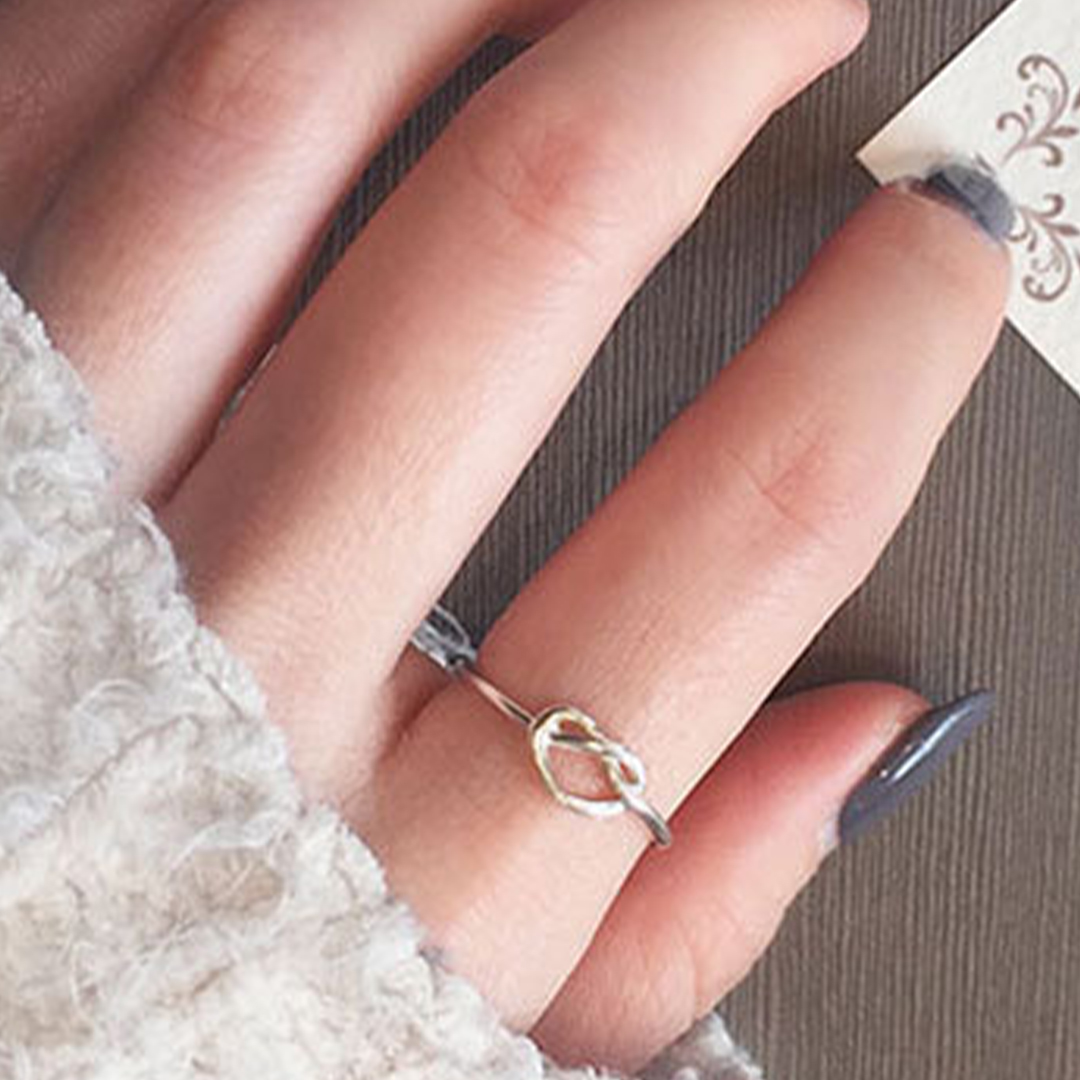 小さな運命を結ぶ絆のリング