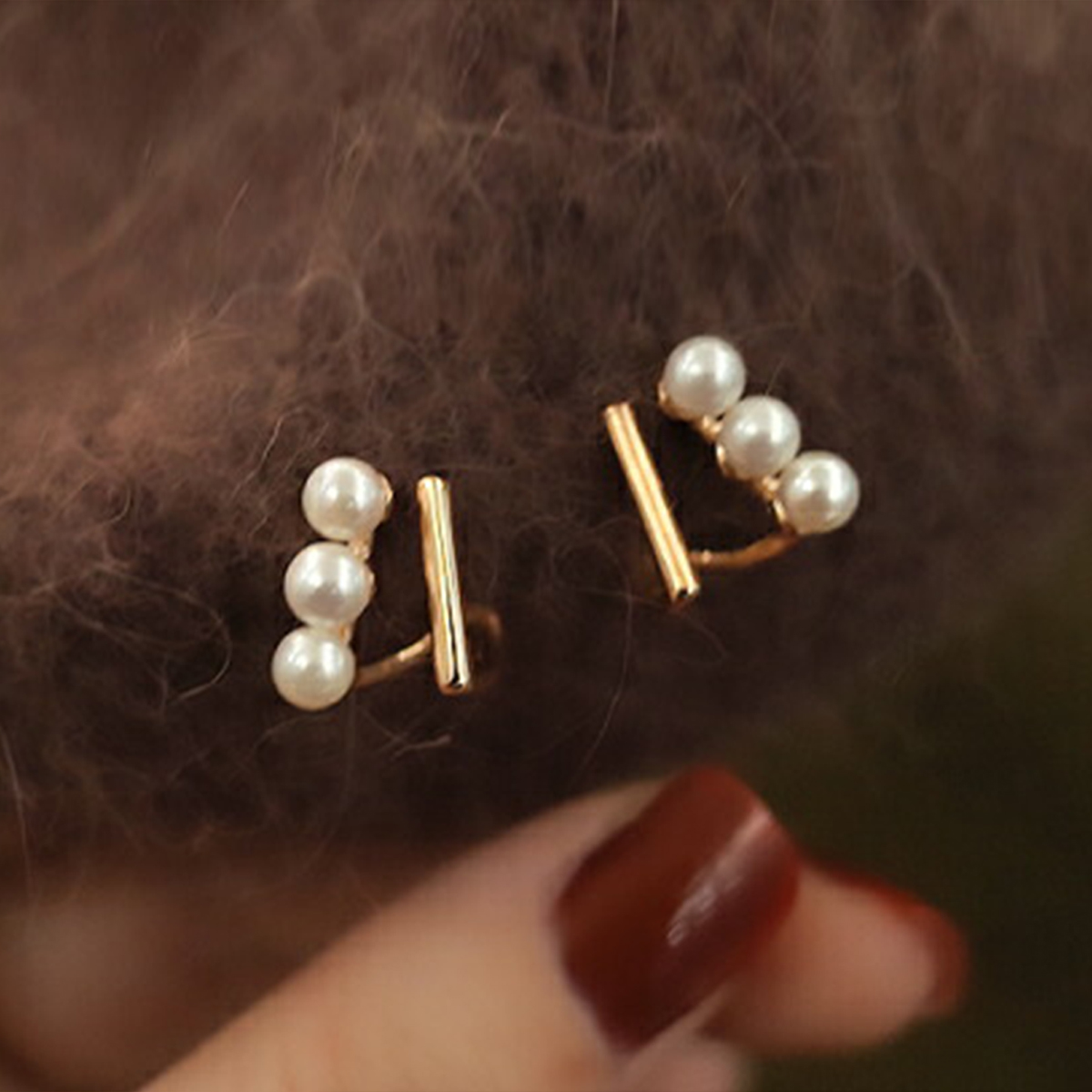 ママの小さな三連の煌めきピアス