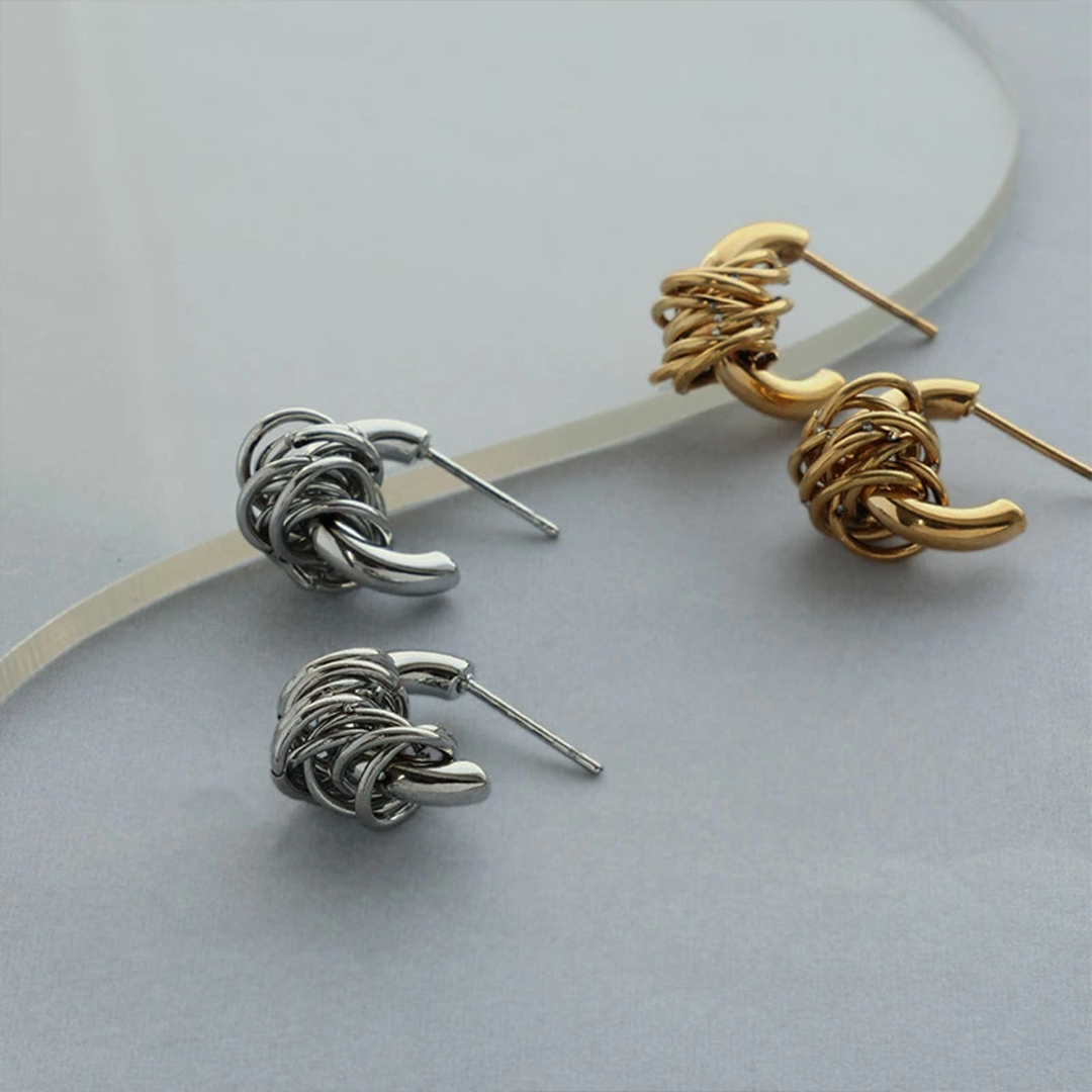 「ツートーン・ノット」スタッドピアス