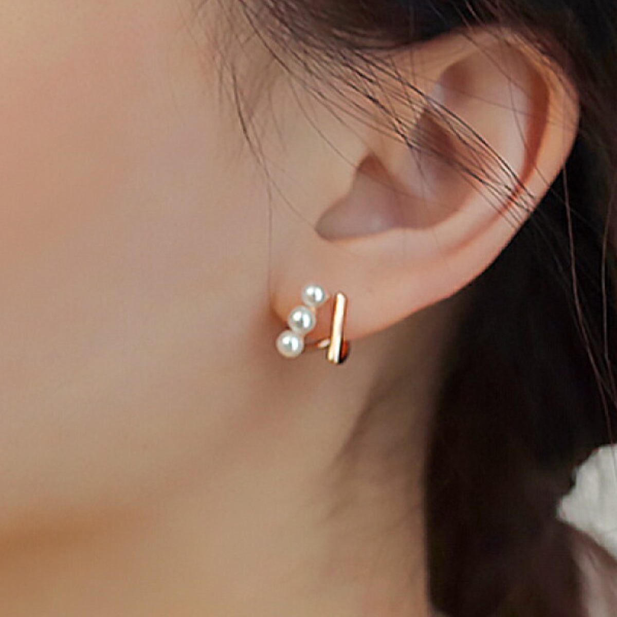 ママの小さな三連の煌めきピアス