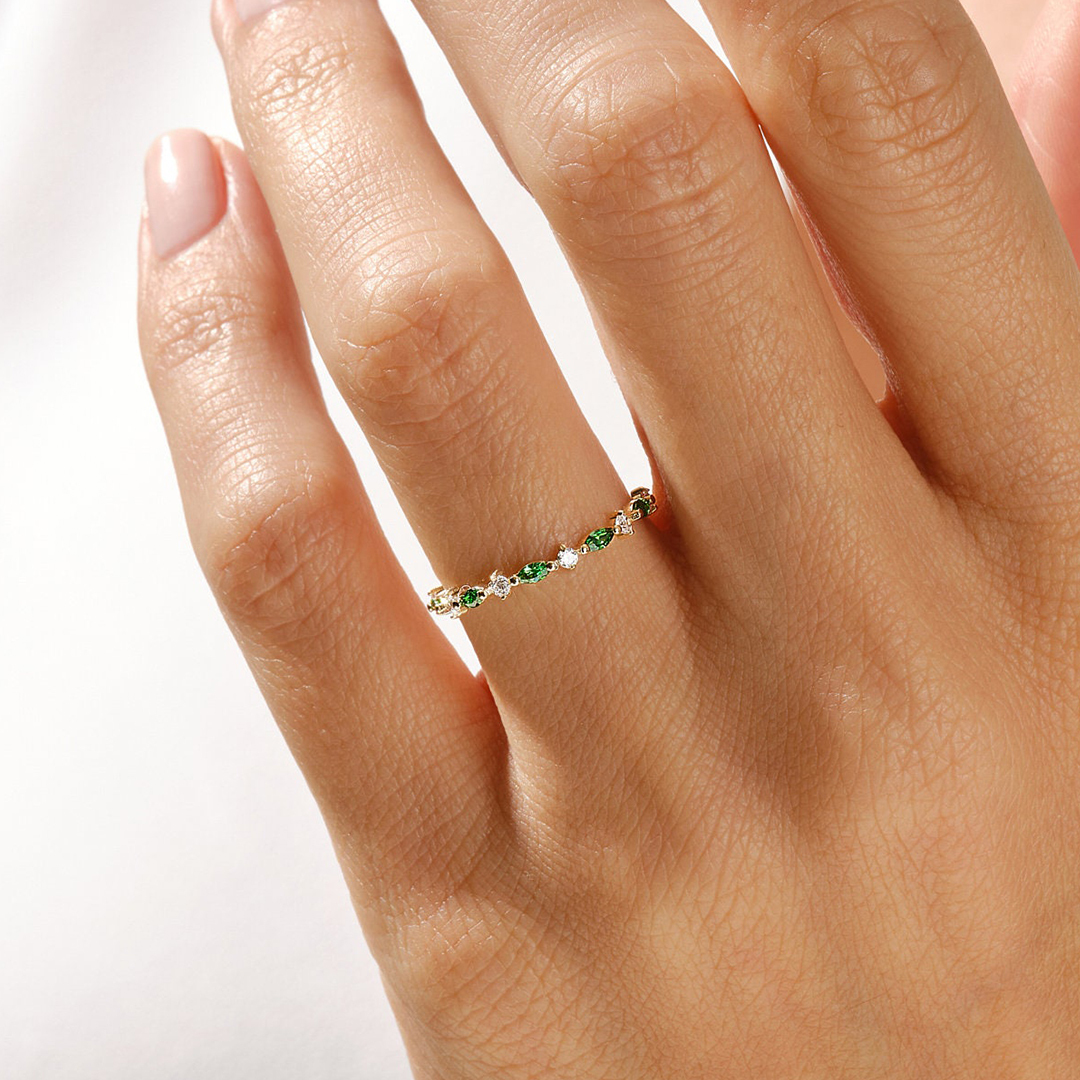 愛を刻む、あなただけのネームネックレス