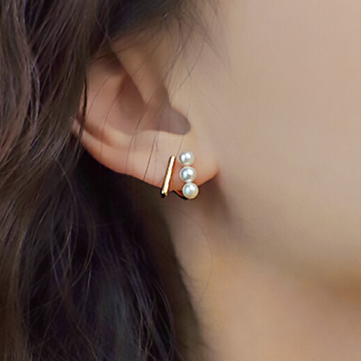ママの小さな三連の煌めきピアス