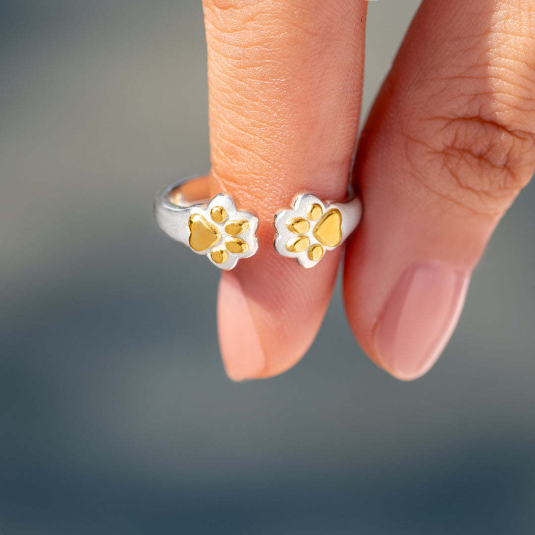 猫の肉球ハグリング