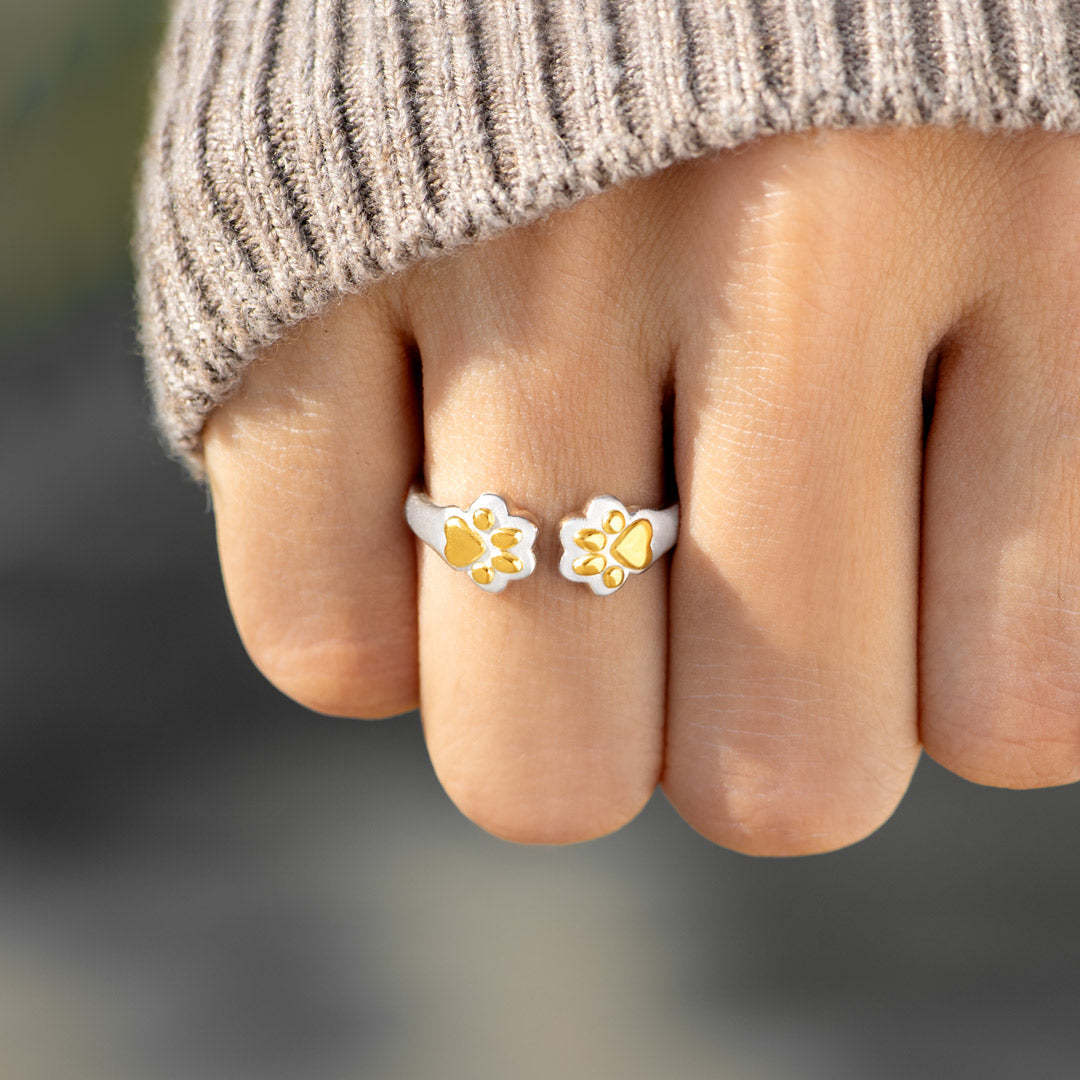 猫の肉球ハグリング