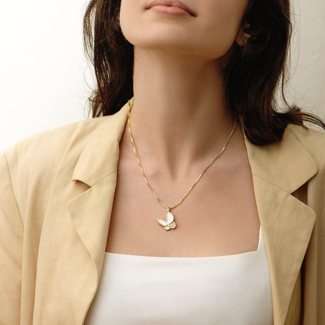 蝶のネックレス – 新しい始まりの象徴