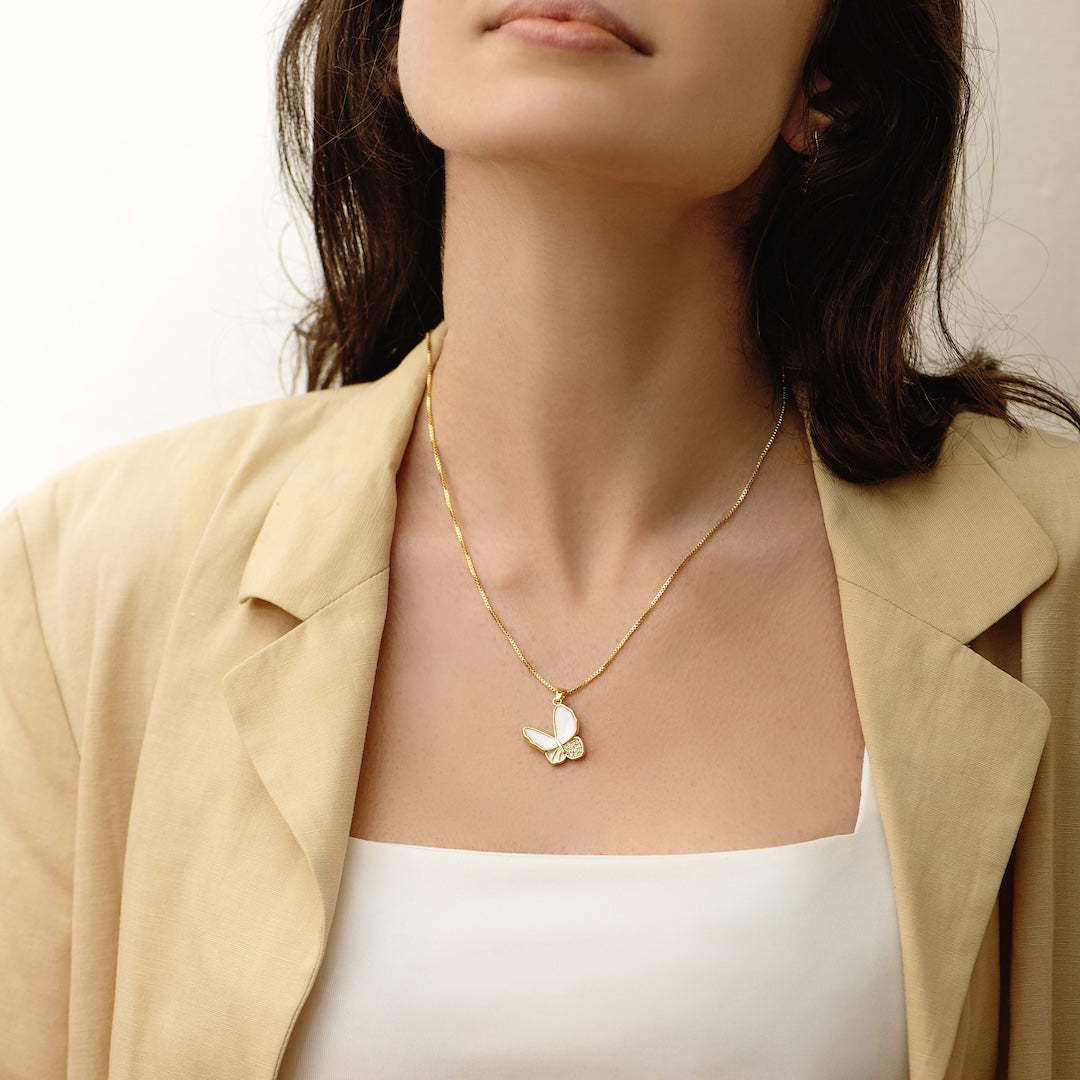 蝶のネックレス – 新しい始まりの象徴