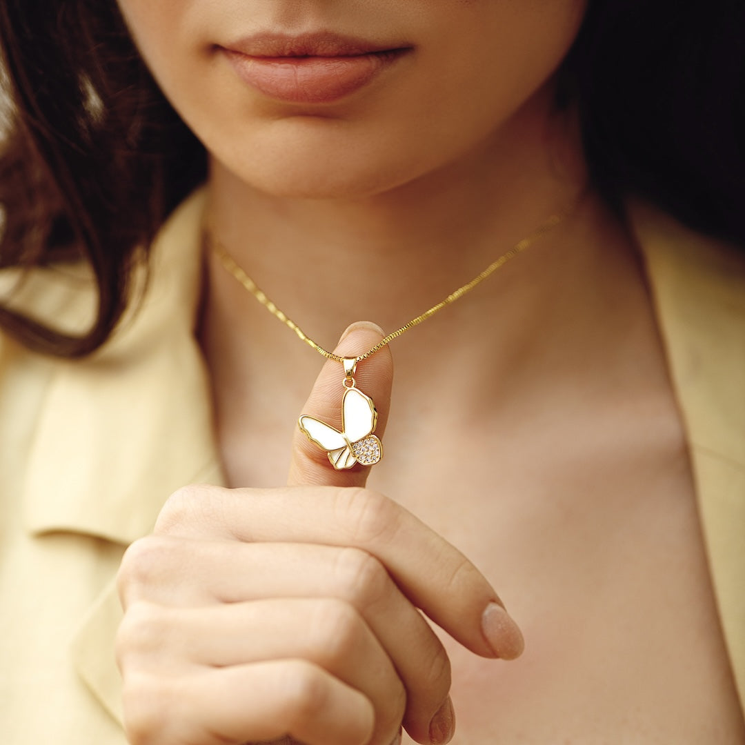 蝶のネックレス – 新しい始まりの象徴