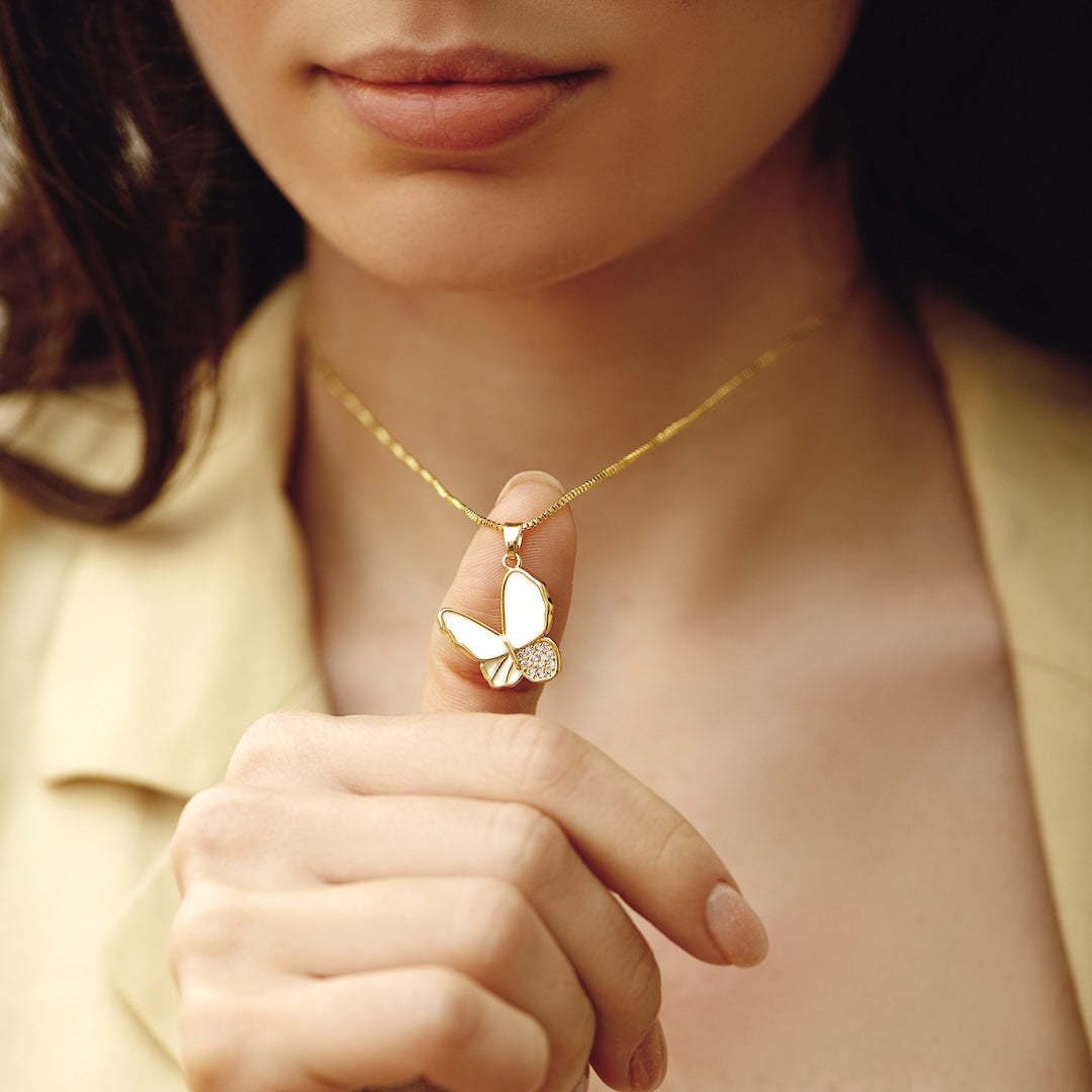 蝶のネックレス – 新しい始まりの象徴
