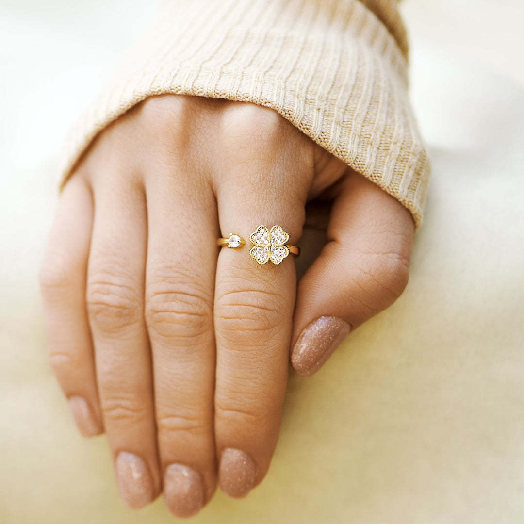 不安を和らげる四葉のクローバーリング 