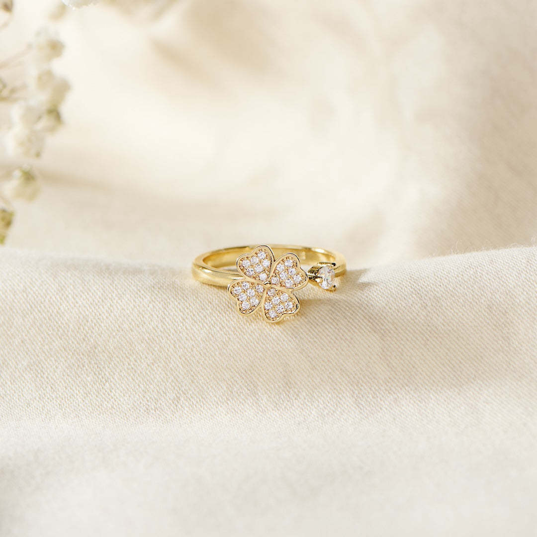 不安を和らげる四葉のクローバーリング 