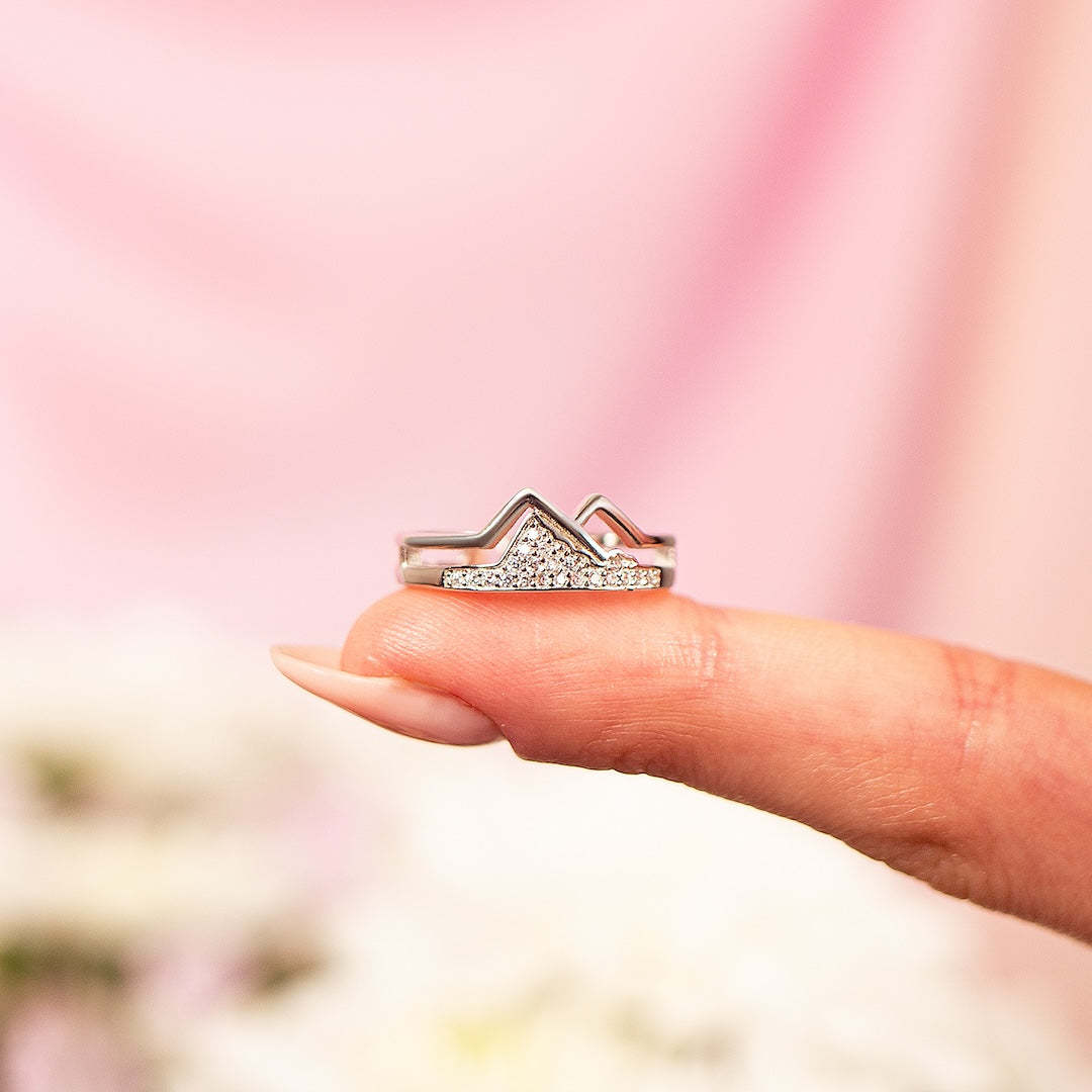 山のリング：強さと忍耐の時を超えた象徴