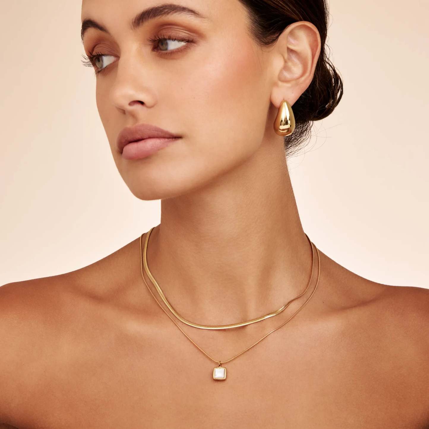 真珠貝のスクエアペンダントネックレス