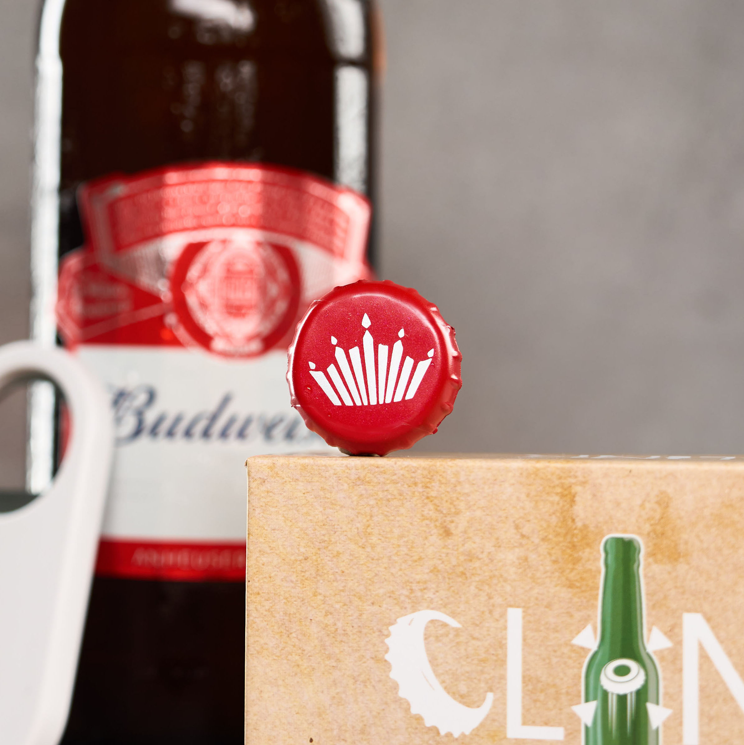 The Clink (Cap In Bottle) by IARVEL MAGIC & WONDER HOUSE