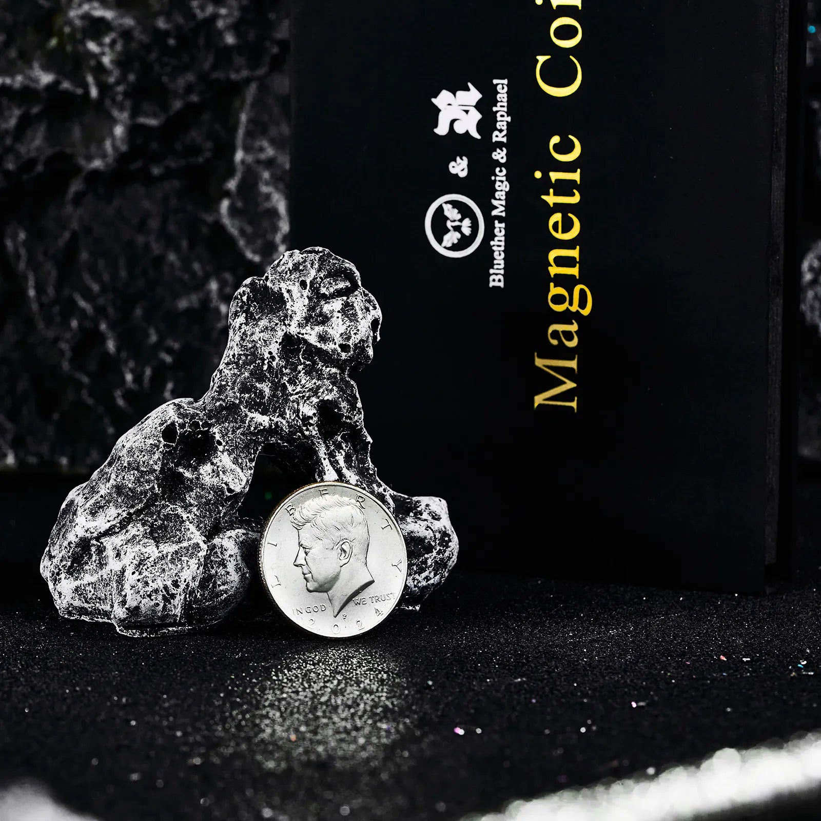Magnetic Coin by Bluether Magic and Raphael