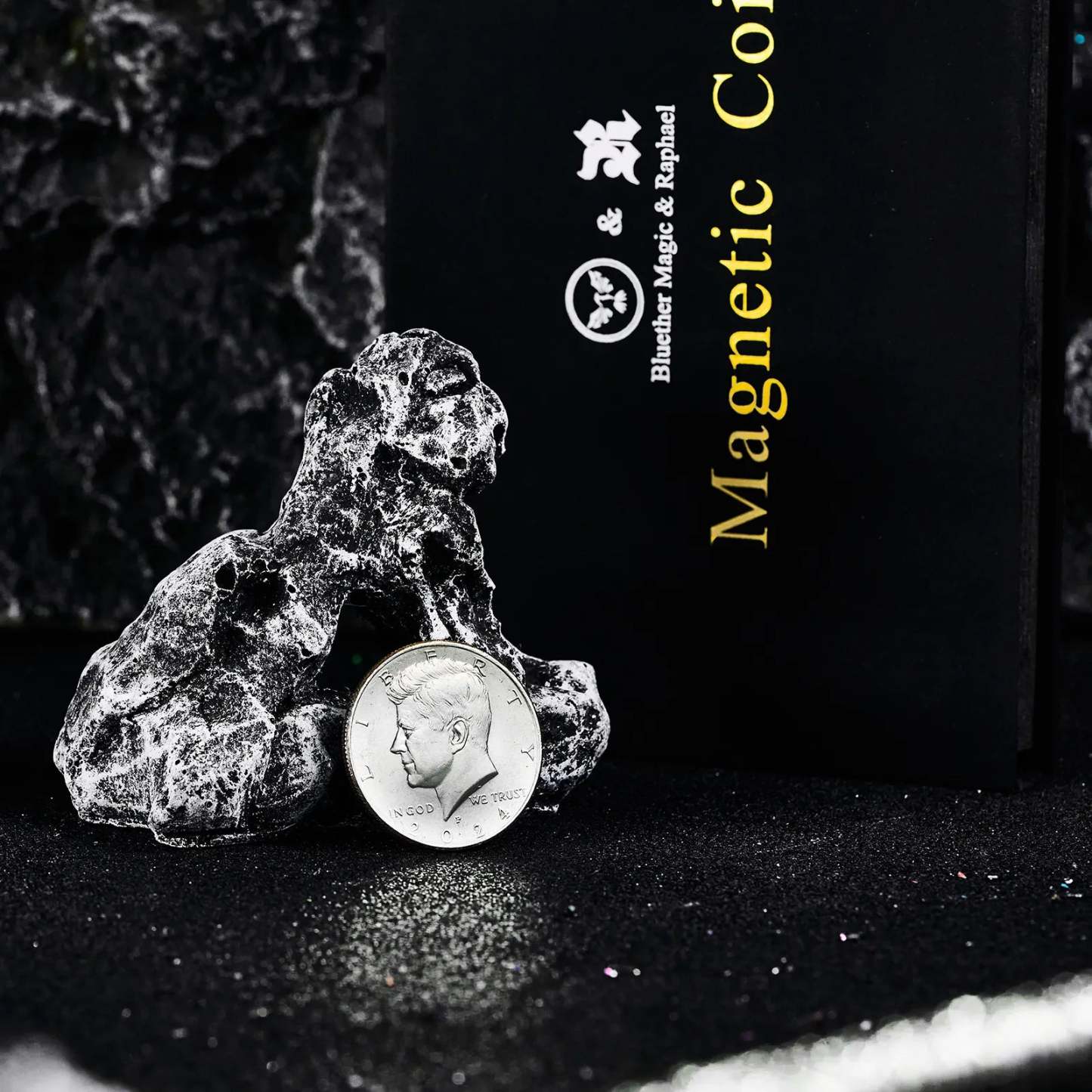Magnetic Coin by Bluether Magic and Raphael