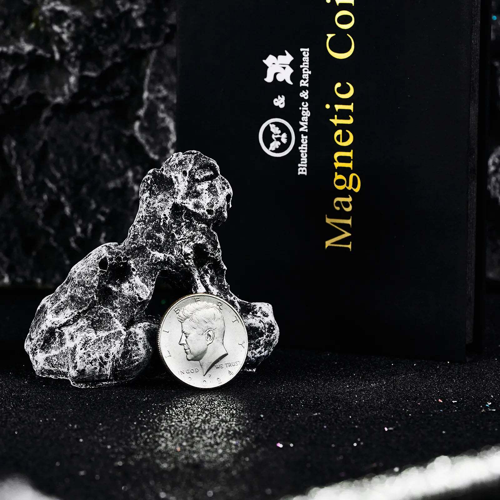 Magnetic Coin by Bluether Magic and Raphael