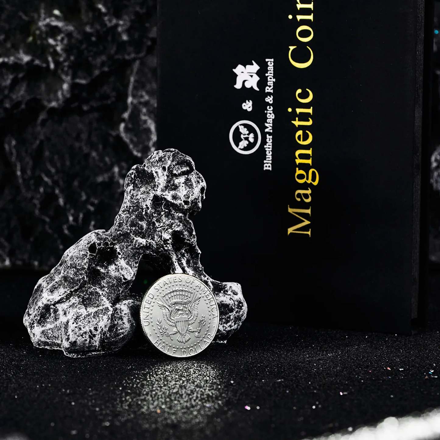 Magnetic Coin by Bluether Magic and Raphael