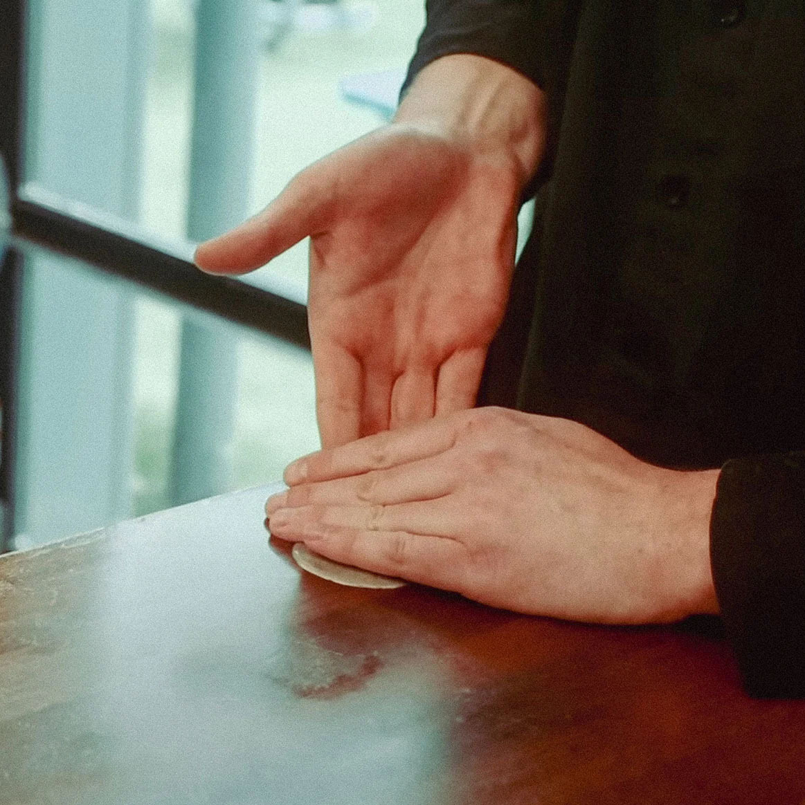 Liquid Spectrum（リキッド スペクトラム） By Tobias Dostal