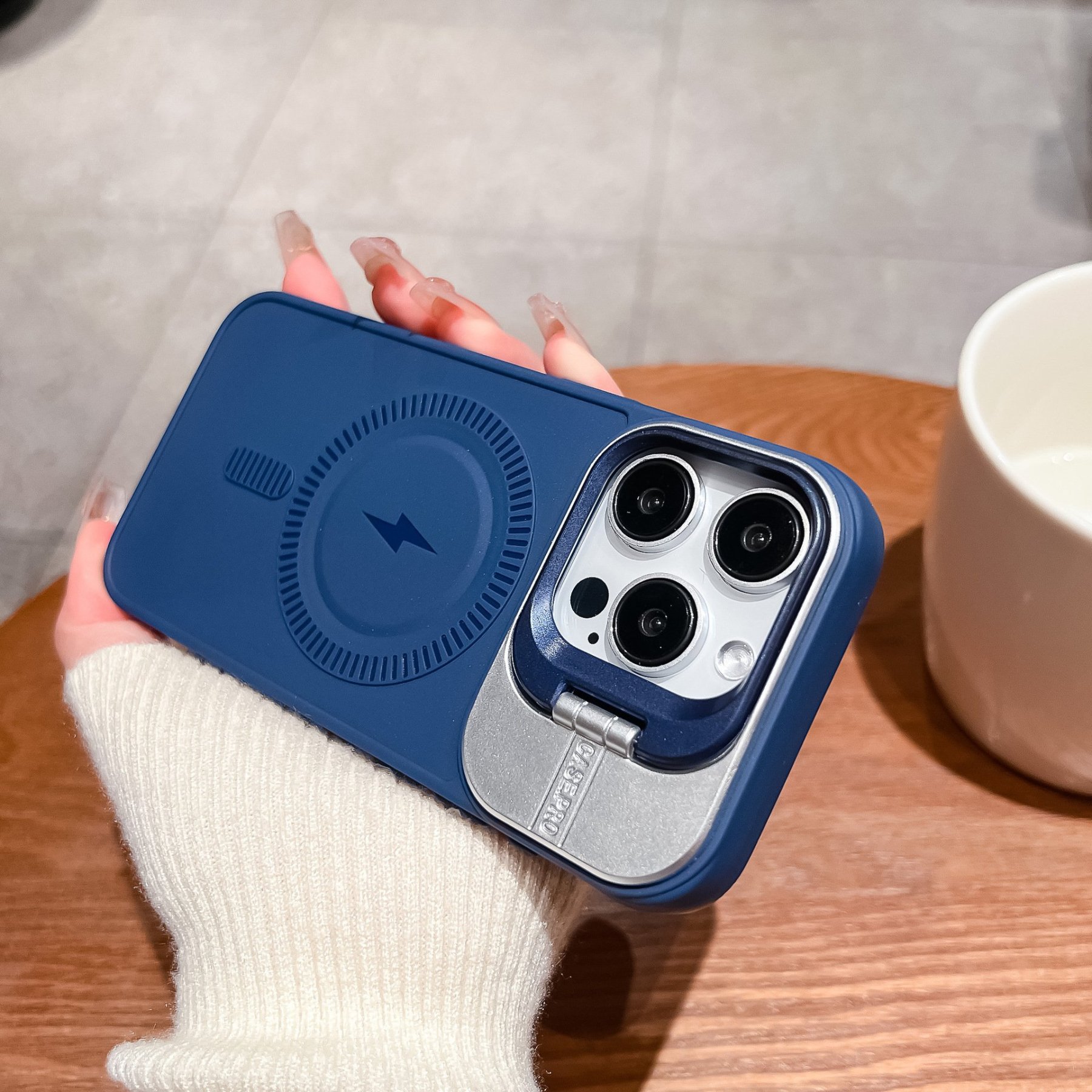 🔥Hot Sale🔥iPhone full-cover silicone magnetic super cool lightning mobile phone case with lens holder