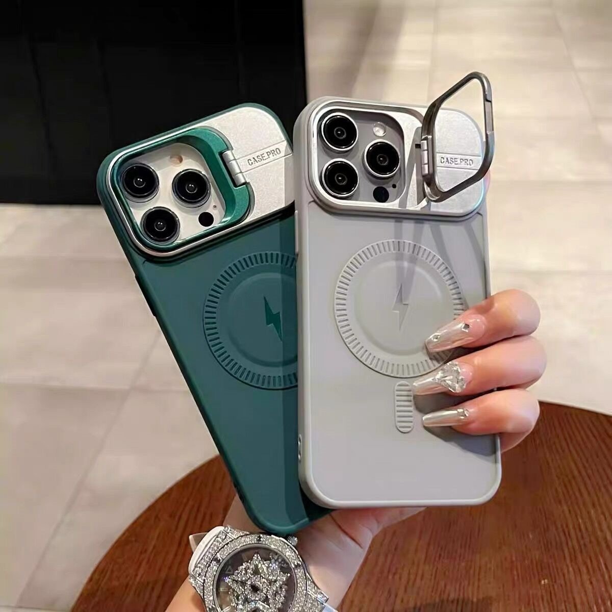 🔥Hot Sale🔥iPhone full-cover silicone magnetic super cool lightning mobile phone case with lens holder