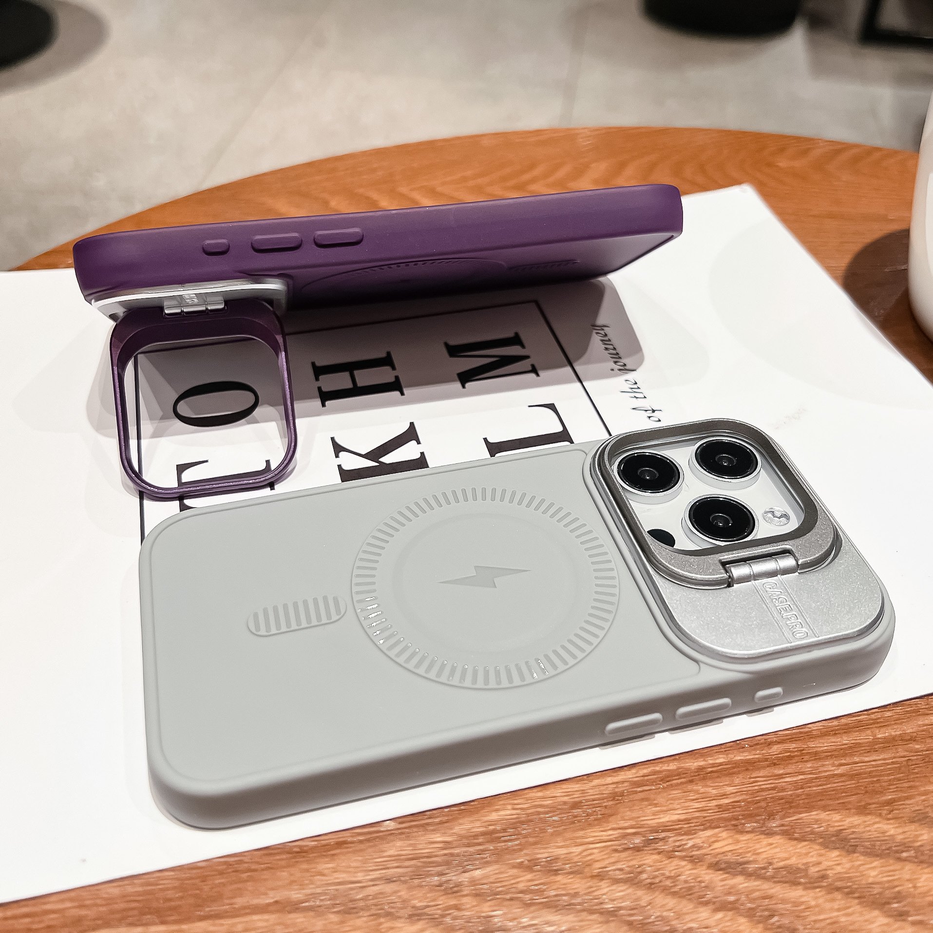 🔥Hot Sale🔥iPhone full-cover silicone magnetic super cool lightning mobile phone case with lens holder