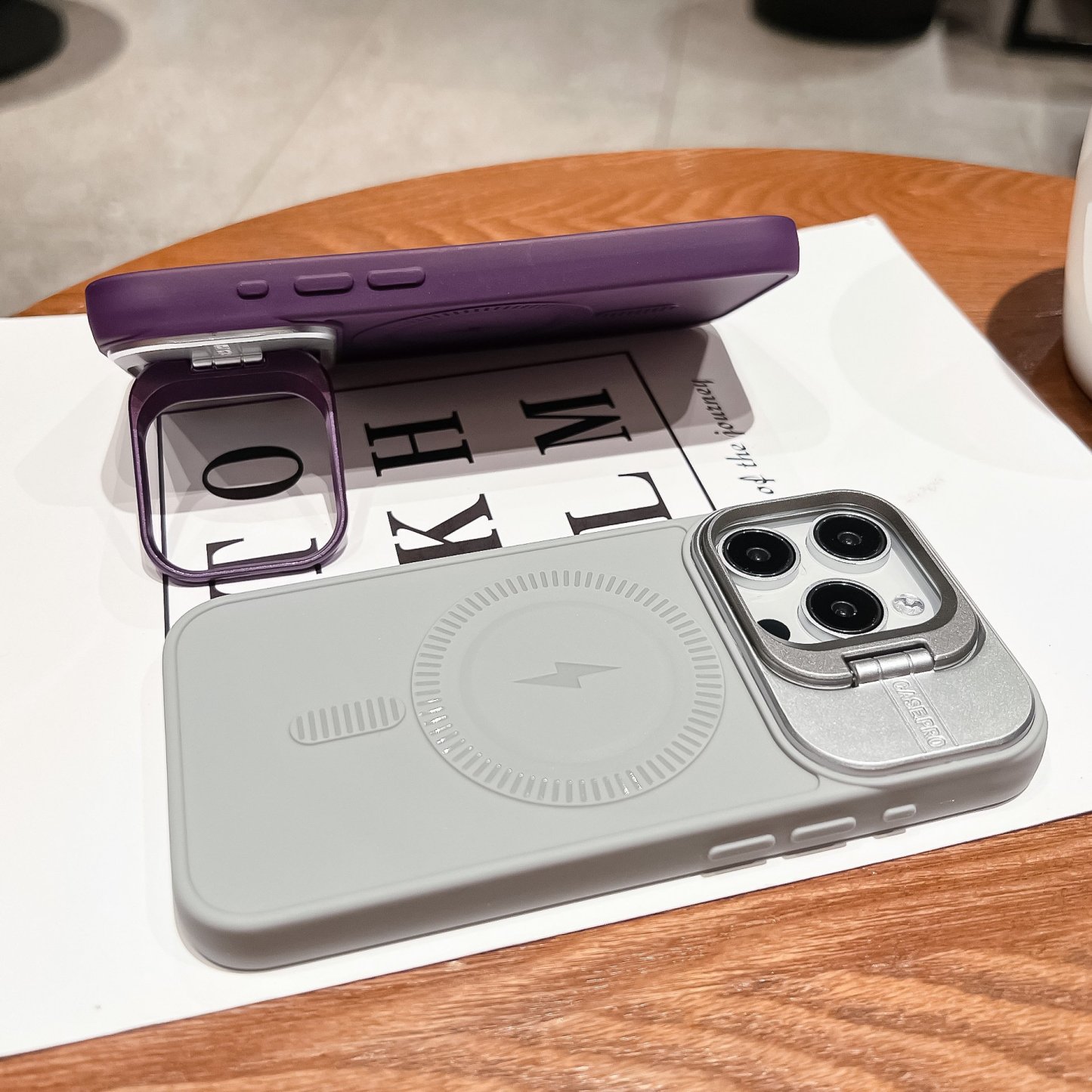🔥Hot Sale🔥iPhone full-cover silicone magnetic super cool lightning mobile phone case with lens holder