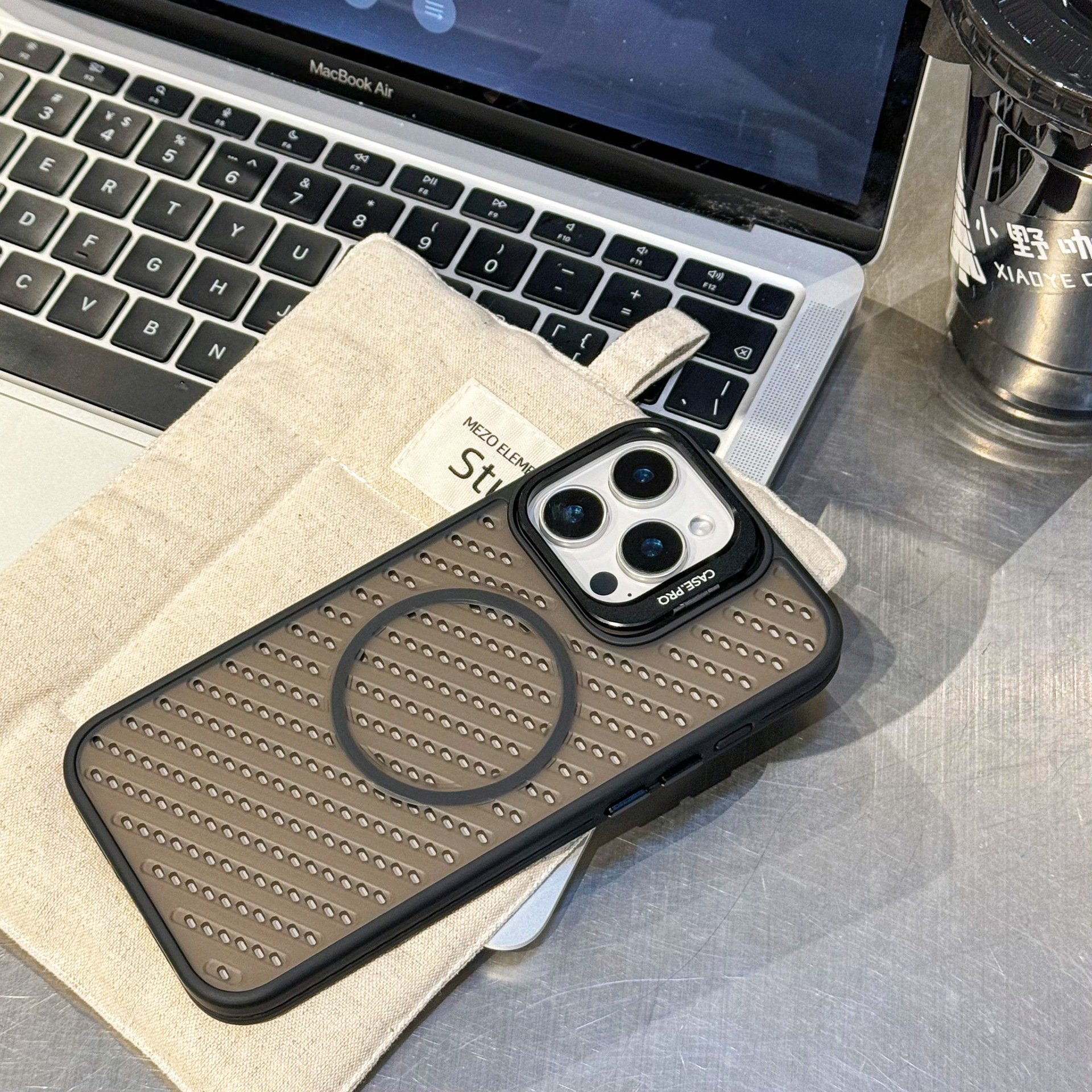 Hollow heat dissipation magnetic case with lens holder suitable for iPhone 16/15/14/13/12 series