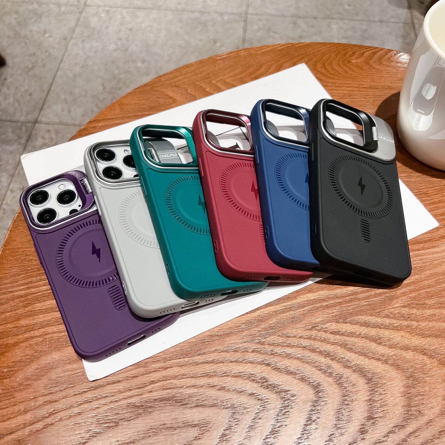 🔥Hot Sale🔥iPhone full-cover silicone magnetic super cool lightning mobile phone case with lens holder