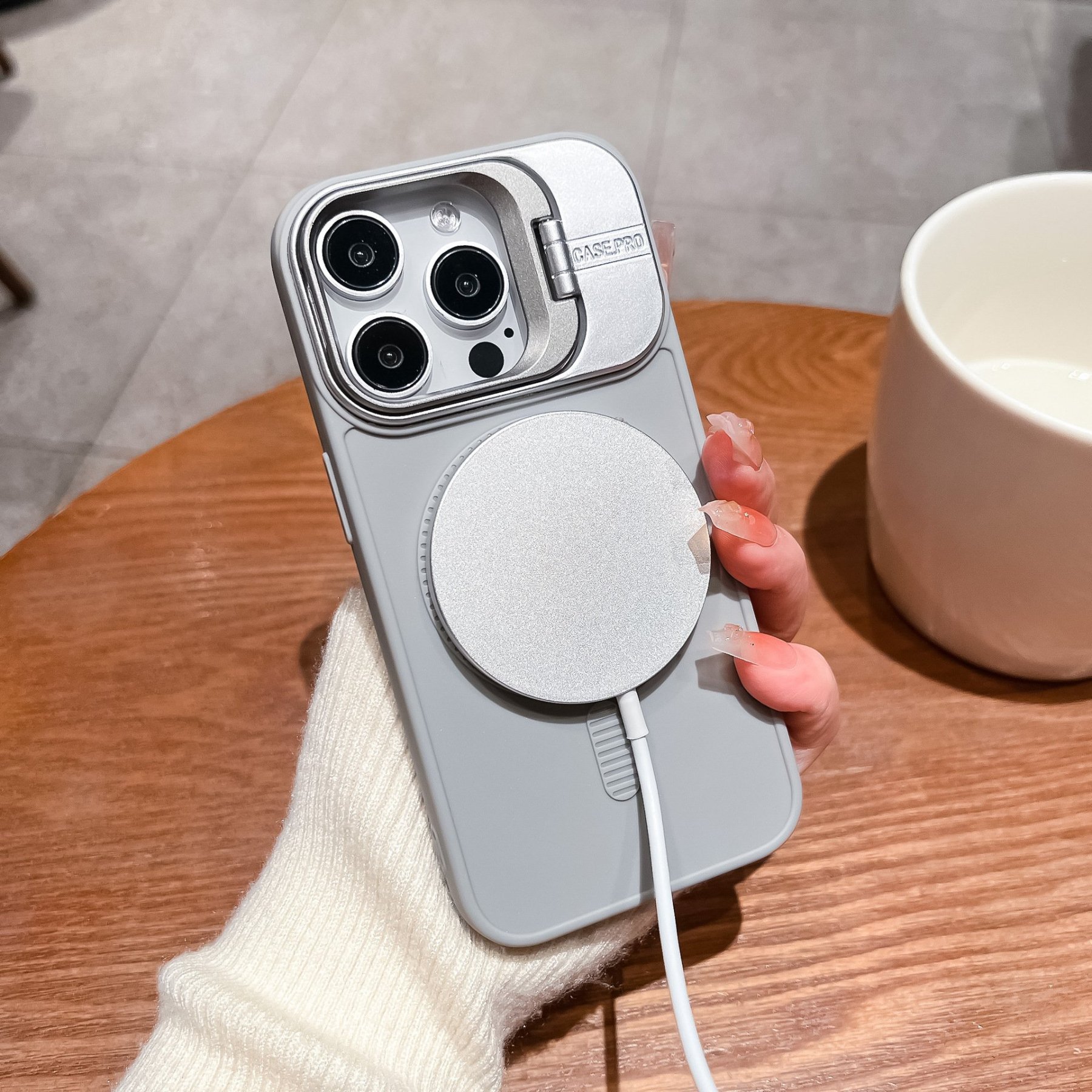 🔥Hot Sale🔥iPhone full-cover silicone magnetic super cool lightning mobile phone case with lens holder