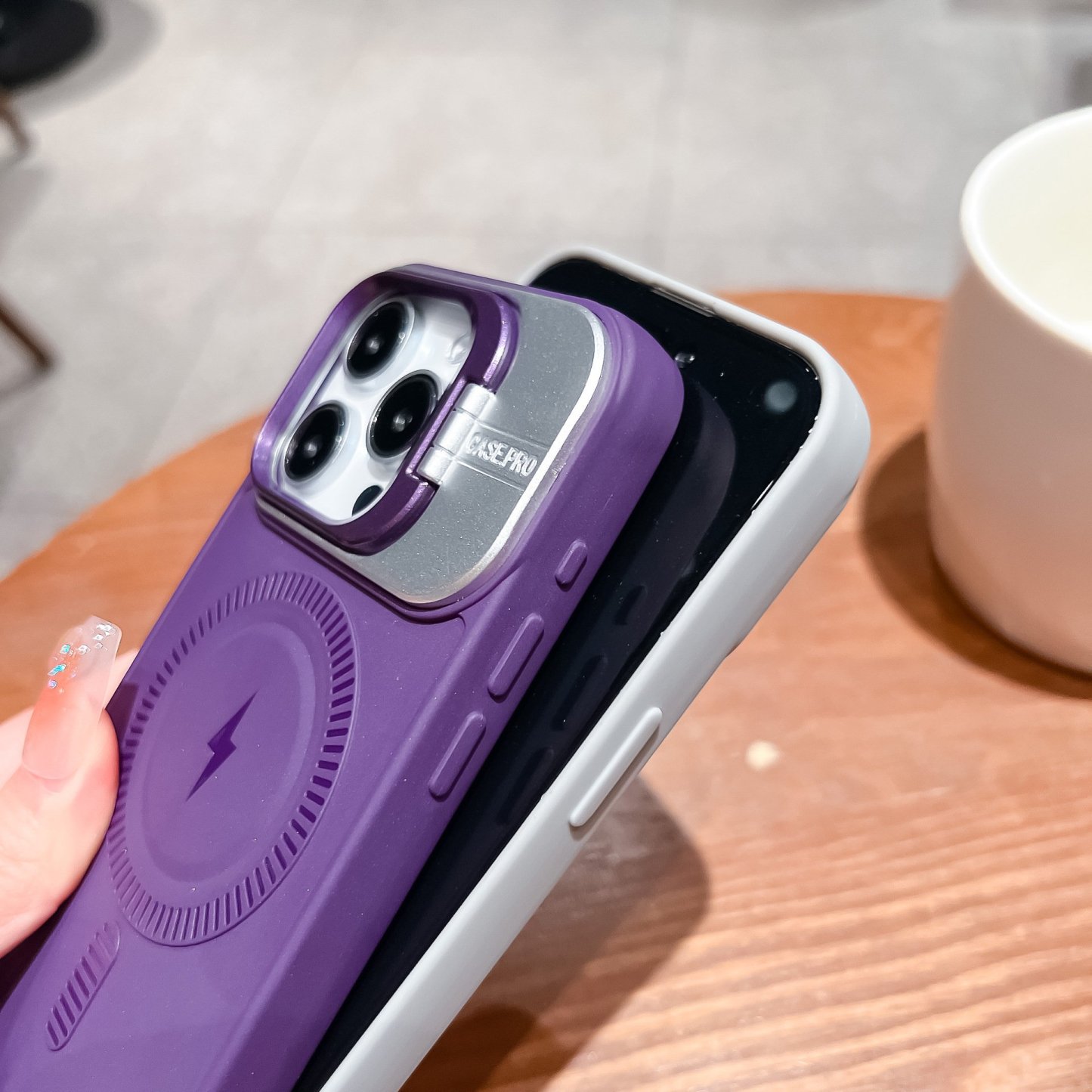 🔥Hot Sale🔥iPhone full-cover silicone magnetic super cool lightning mobile phone case with lens holder