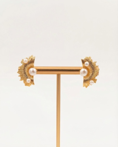 Radiant Pearl Drop Earrings – Hand-Hammered Gold with Natural Pearls