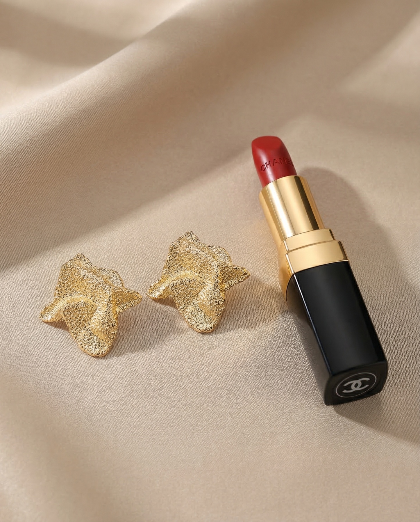 The "Grounding" Stone Cube – Hand‑Hammered Gold Geometric Studs