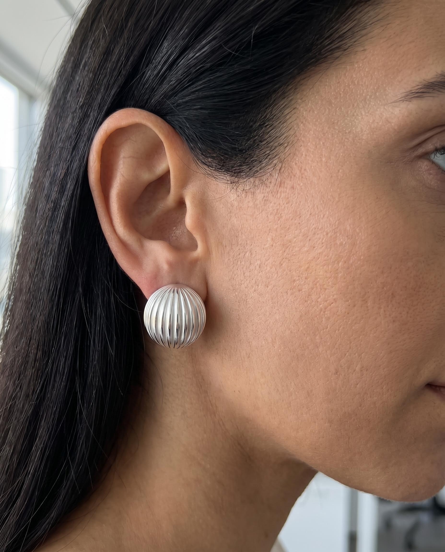 The "Clarity" Faceted Sphere – High‑Polish Silver Geometric Studs