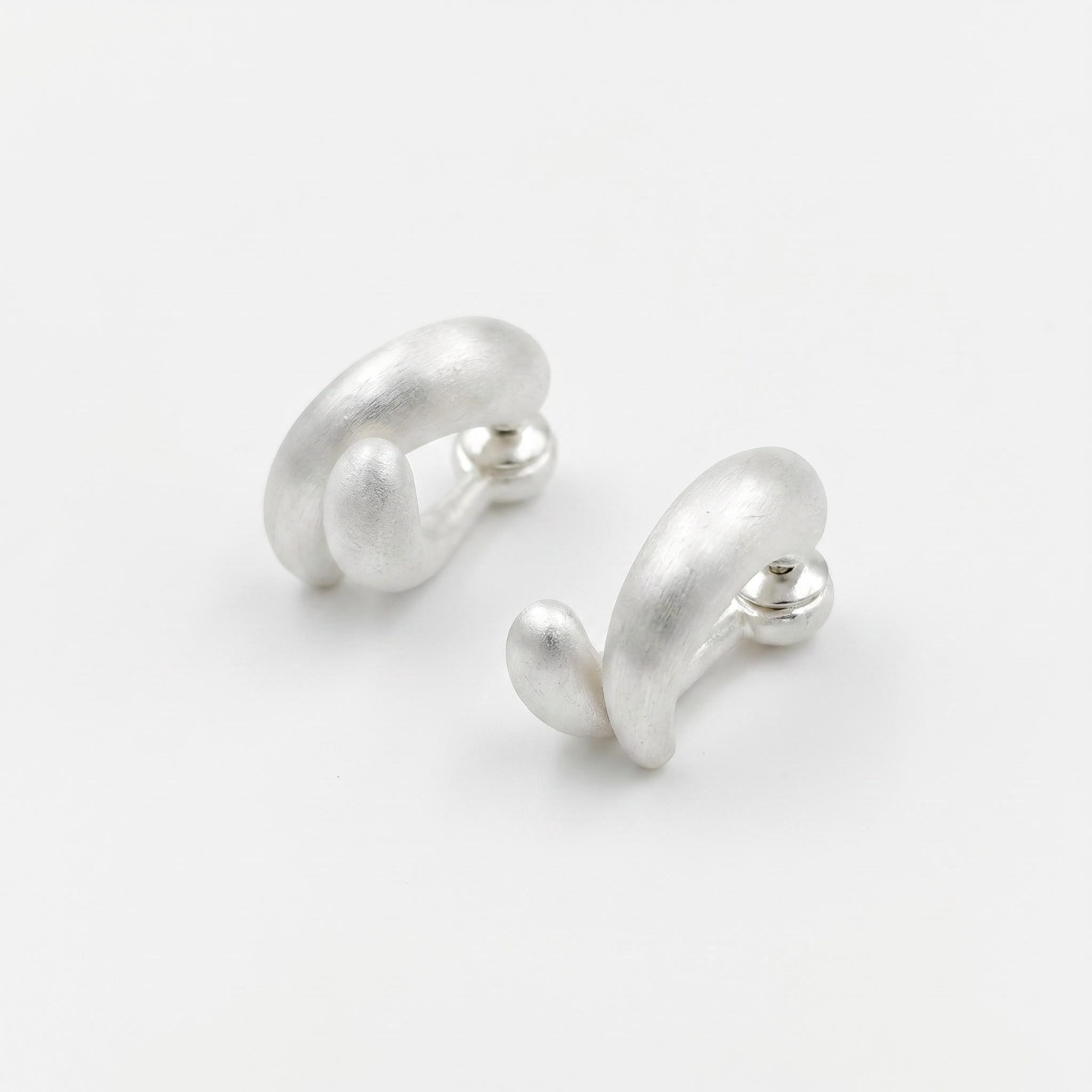 The "Presence" Unfolding Leaves – Matte Silver Asymmetric Studs