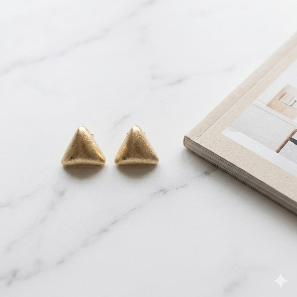 The "Clarity" Triangle – High‑Polish or Matte Gold Studs