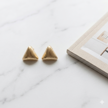 The "Clarity" Triangle – High‑Polish or Matte Gold Studs