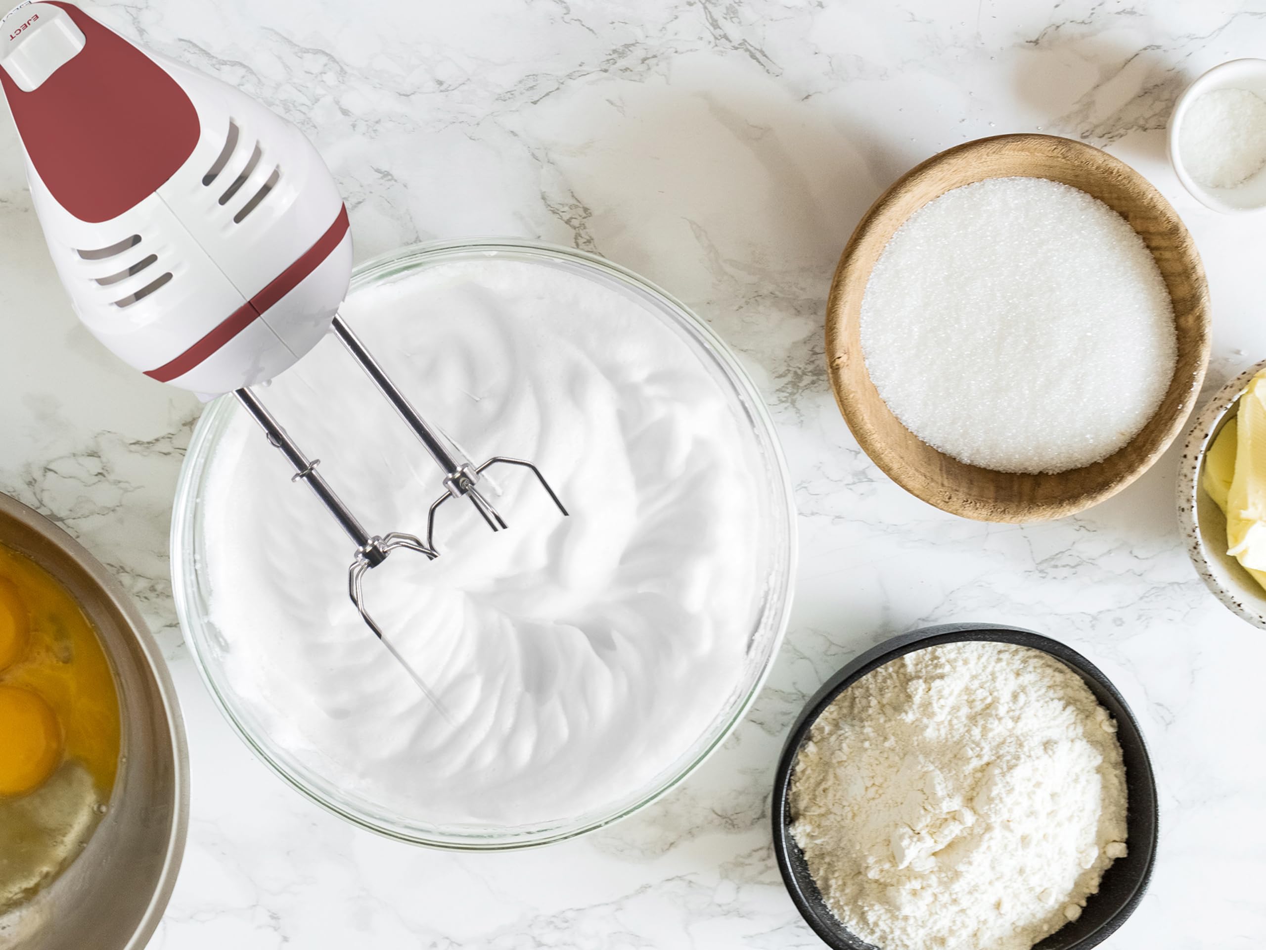 Batidora inalámbrica recargable, 20 W, 2 varillas de acero inoxidable, 5 velocidades, funcionamiento con un solo botón, cable USB incluido, rojo/blanco