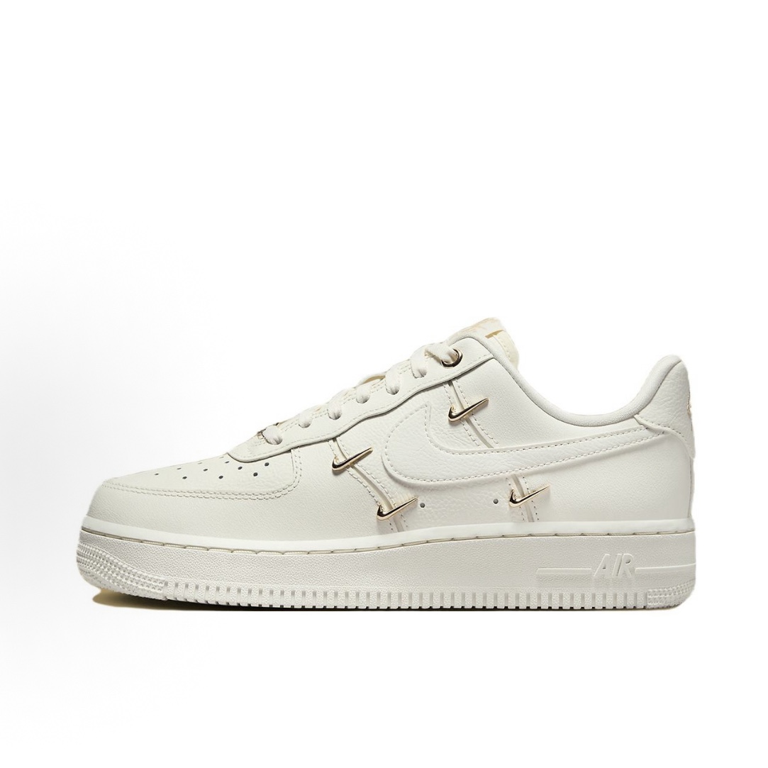 Nike Air Force 1 07 LX "Chrome Luxe" 四鉤