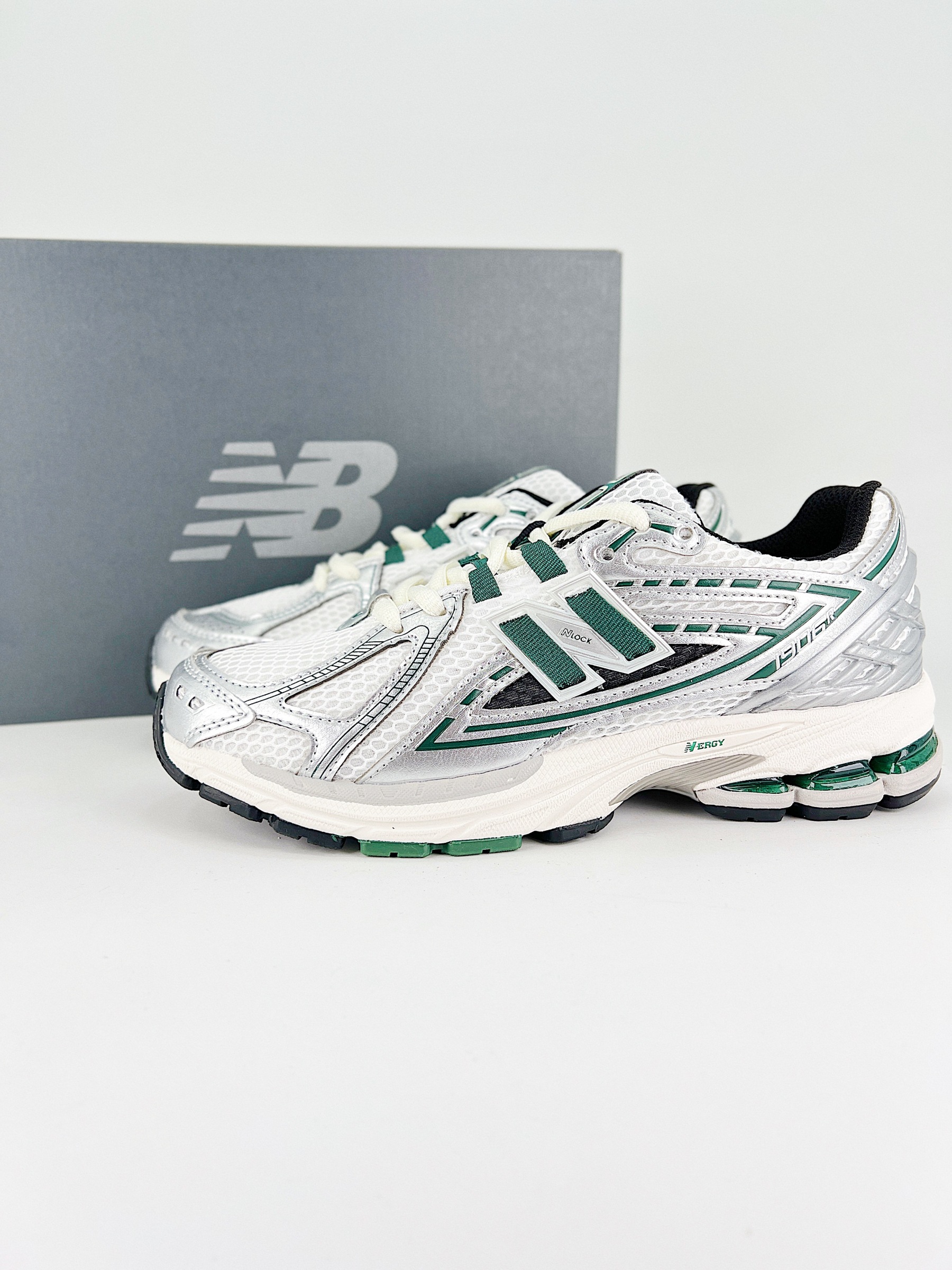 adidas Adizero Adios 4系列