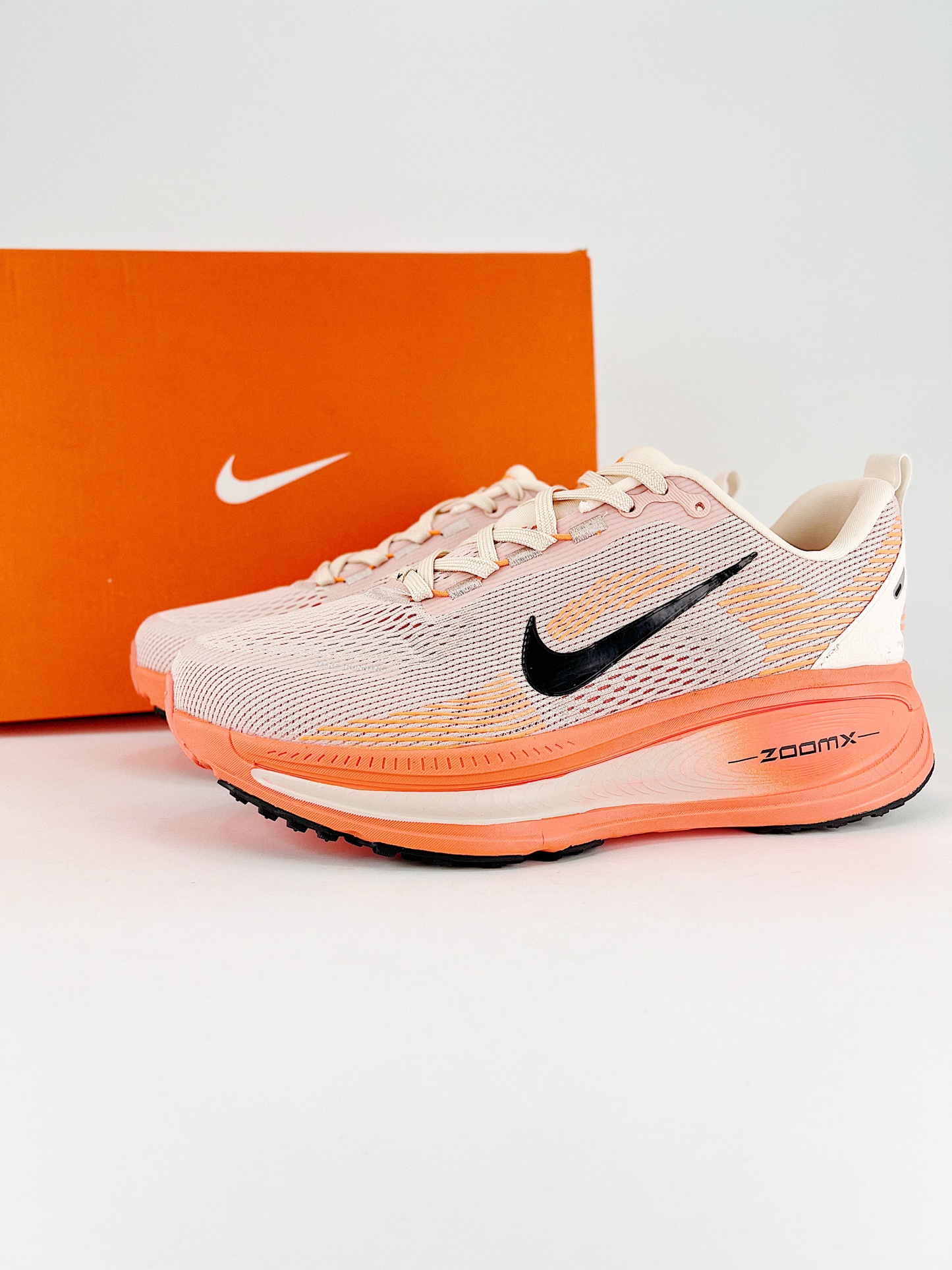 Nike VOMERO 18 系列