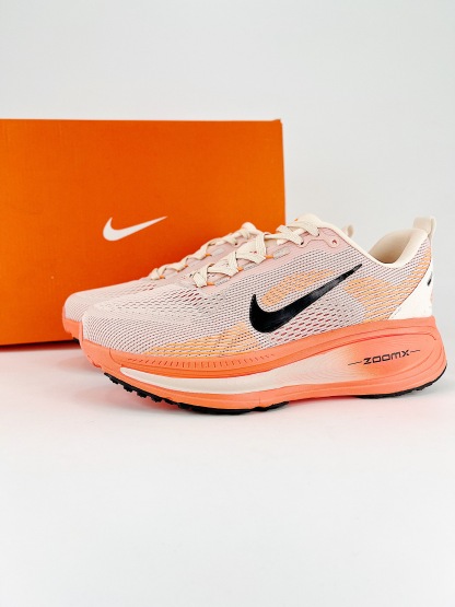 Nike VOMERO 18 系列