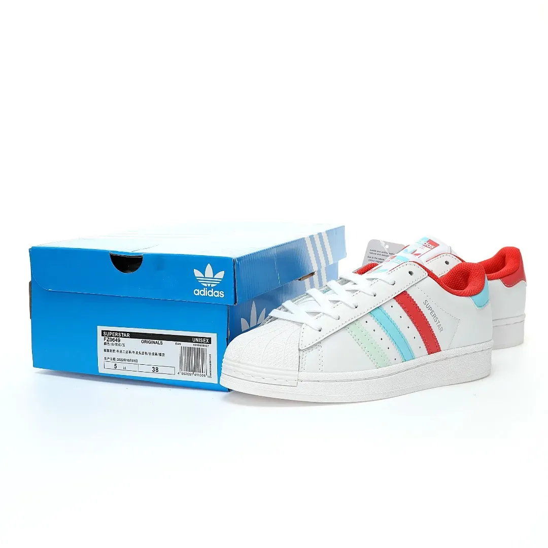 Adidas「貝殼頭」