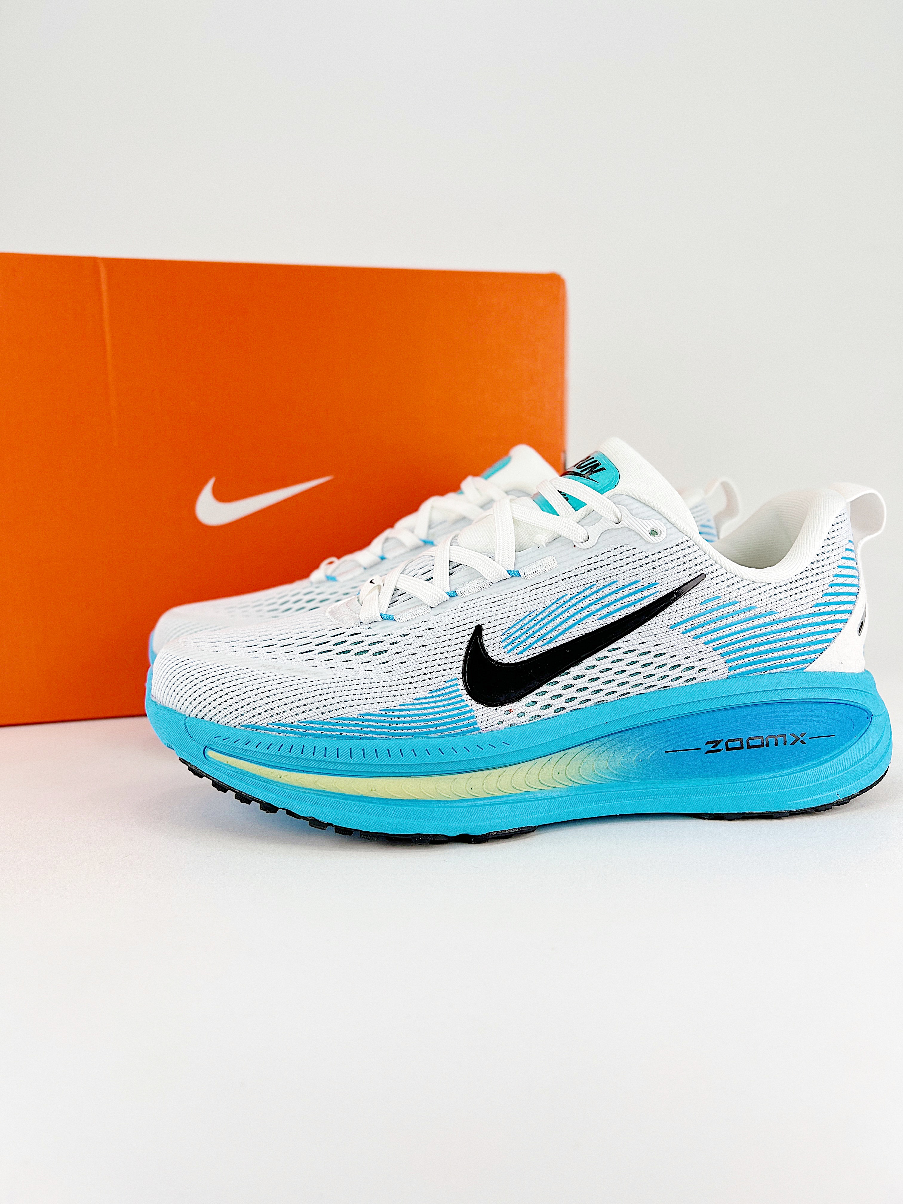 Nike VOMERO 18 系列