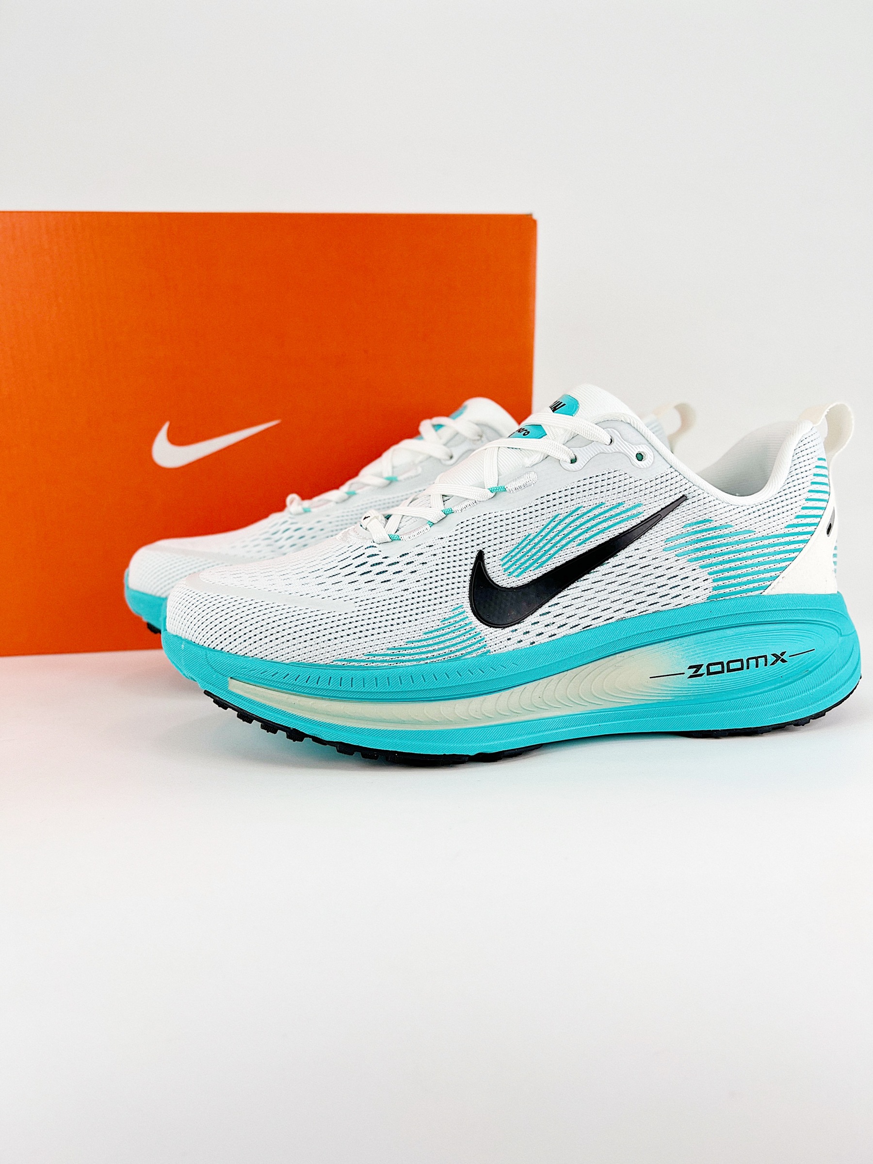 Nike VOMERO 18 系列