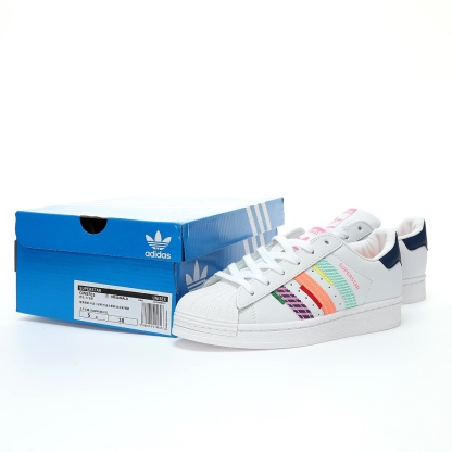 Adidas「貝殼頭」